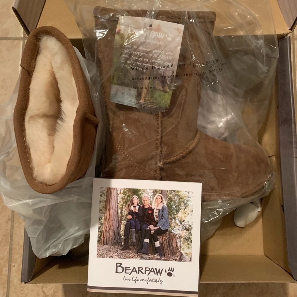 Bear paw boots size 5 ( BRAND NEW )